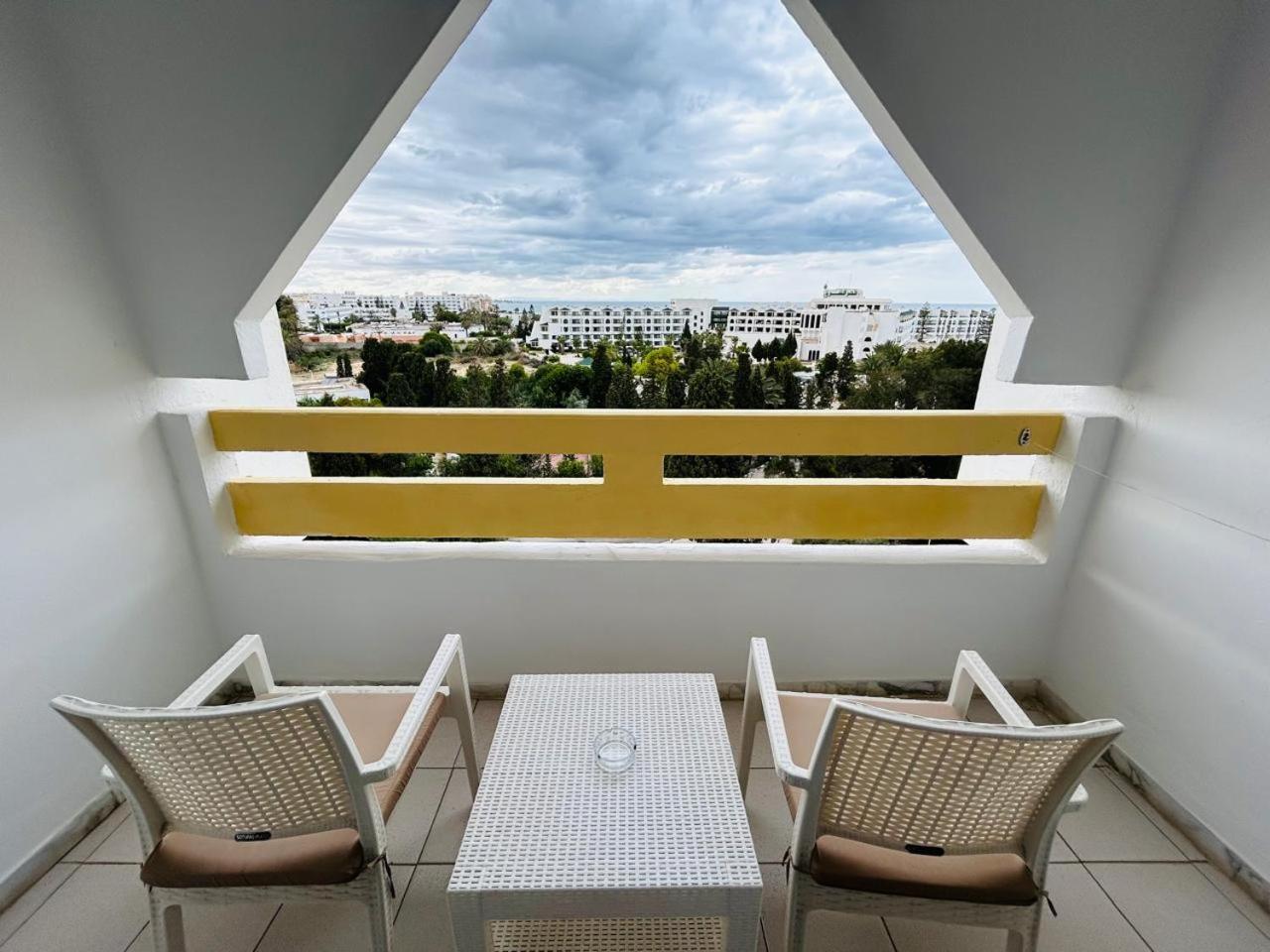 Family Room with Garden View,1605384535:JPEG
